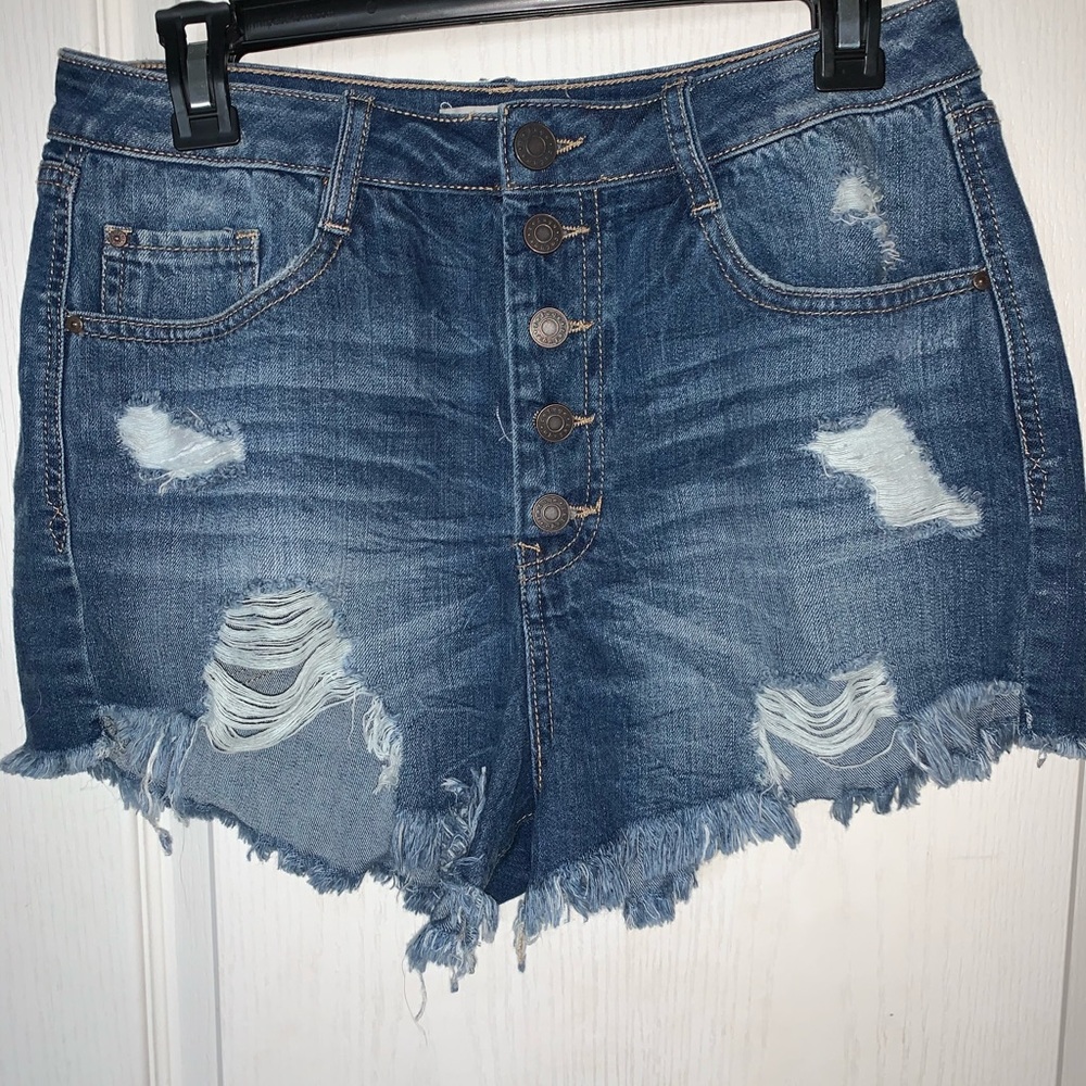 NWOT refuge distressed jean shorts